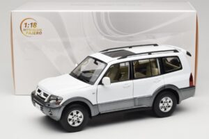 Mitsubishi Pajero V73 Vit YC Model 1:18 241218040103010206 Metall — bild 8 av 8