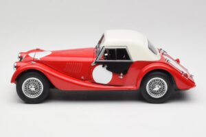 Morgan 4/4 Plus Competition Hardtop Röd Kyosho 1:18 08114R Metall — bild 4 av 8