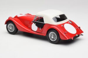 Morgan 4/4 Plus Competition Hardtop Röd Kyosho 1:18 08114R Metall — bild 7 av 8