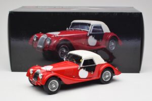 Morgan 4/4 Plus Competition Hardtop Röd Kyosho 1:18 08114R Metall — bild 8 av 8