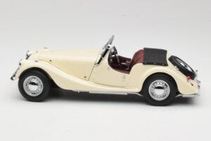 Morgan 4/4 Series II Vit Kyosho 1:18 08111W Metall — bild 4 av 8