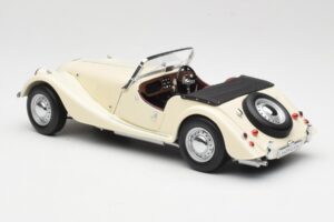 Morgan 4/4 Series II Vit Kyosho 1:18 08111W Metall — bild 7 av 8