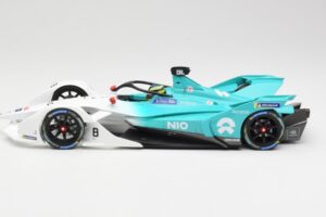 NIO 004 Team NIO #8 T. Dillmann Formula E Season 5 2019 Minichamps 1:18 114180008 Metall — bild 3 av 6