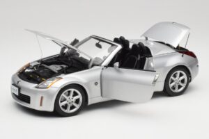 Nissan 350Z Z33 Roadster Diamond Silver AUTOart 1:18 77371 Metall — bild 2 av 8