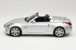 Nissan 350Z Z33 Roadster Diamond Silver AUTOart 1:18 77371 Metall — bild 4 av 8