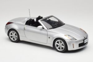 Nissan 350Z Z33 Roadster Diamond Silver AUTOart 1:18 77371 Metall — bild 6 av 8