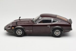 Nissan Fairlady 240Z-G S30 Vinröd Kyosho 1:18 08212M Metall — bild 4 av 8
