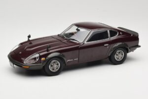 Nissan Fairlady 240Z-G S30 Vinröd Kyosho 1:18 08212M Metall