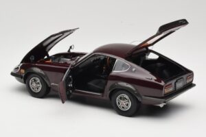 Nissan Fairlady 240Z-G S30 Vinröd Kyosho 1:18 08212M Metall — bild 5 av 8