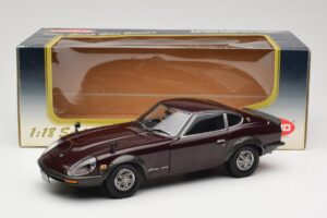 Nissan Fairlady 240Z-G S30 Vinröd Kyosho 1:18 08212M Metall — bild 8 av 8