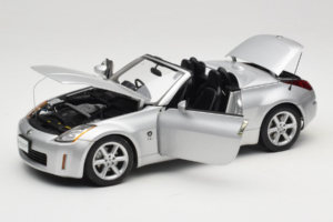 Nissan Fairlady Z Z33 Roadster Diamond Silver AUTOart 1:18 77376 Metall — bild 2 av 8
