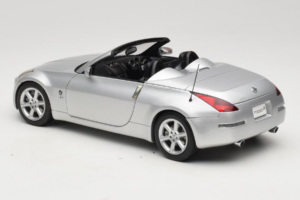 Nissan Fairlady Z Z33 Roadster Diamond Silver AUTOart 1:18 77376 Metall — bild 7 av 8