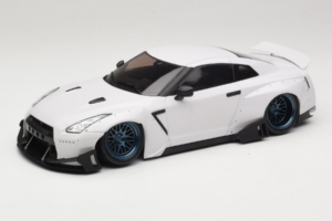 Nissan GT-R R35 Boost Wars 2 Vit Jp Kraemo 1:18 KRAEMO001 Metall — bild 2 av 7