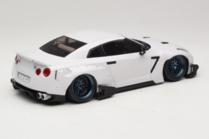 Nissan GT-R R35 Boost Wars 2 Vit Jp Kraemo 1:18 KRAEMO001 Metall — bild 3 av 7