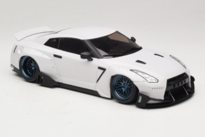 Nissan GT-R R35 Boost Wars 2 Vit Jp Kraemo 1:18 KRAEMO001 Metall — bild 5 av 7