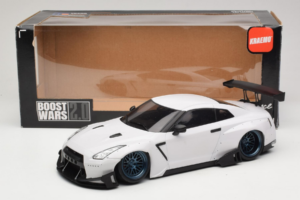 Nissan GT-R R35 Boost Wars 2 Vit Jp Kraemo 1:18 KRAEMO001 Metall — bild 7 av 7