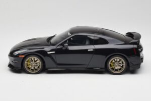 Nissan GT-R R35 Takumi Edition Midnight Purple GT Spirit 1:18 GT932 Resin — bild 3 av 6