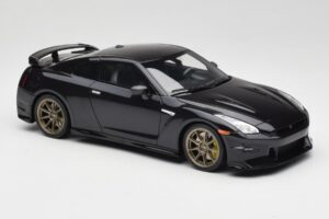 Nissan GT-R R35 Takumi Edition Midnight Purple GT Spirit 1:18 GT932 Resin — bild 4 av 6