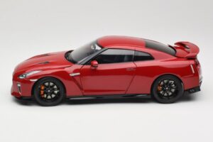 Nissan GT-R R35 Track Edition NISMO Vibrant Red MotorHelix 1:18 M83511 Metall — bild 4 av 8