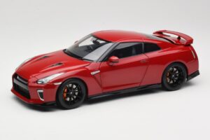Nissan GT-R R35 Track Edition NISMO Vibrant Red MotorHelix 1:18 M83511 Metall