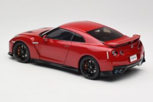 Nissan GT-R R35 Track Edition NISMO Vibrant Red MotorHelix 1:18 M83511 Metall — bild 7 av 8