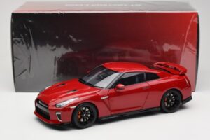 Nissan GT-R R35 Track Edition NISMO Vibrant Red MotorHelix 1:18 M83511 Metall — bild 8 av 8