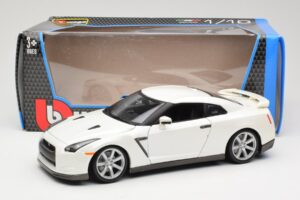 Nissan GT-R R35 Vit Bburago 1:18 18-12079 Metall — bild 8 av 8