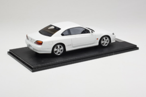 Nissan Silvia S15 Spec-S Vit Cracked Plexi One Model 1:18 REMC034 Metall — bild 3 av 7