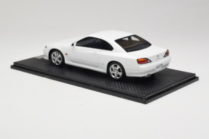 Nissan Silvia S15 Spec-S Vit Cracked Plexi One Model 1:18 REMC034 Metall — bild 5 av 7