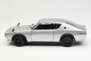 Nissan Skyline 2000 GT-R KPGC110 Silver Kyosho 1:18 08255S Metall — bild 4 av 8