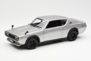 Nissan Skyline 2000 GT-R KPGC110 Silver Kyosho 1:18 08255S Metall
