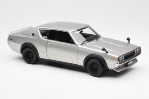 Nissan Skyline 2000 GT-R KPGC110 Silver Kyosho 1:18 08255S Metall — bild 6 av 8