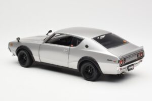 Nissan Skyline 2000 GT-R KPGC110 Silver Kyosho 1:18 08255S Metall — bild 7 av 8