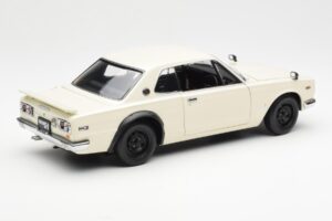 Nissan Skyline 2000 GT-R KPGC110 Vit Kyosho 1:18 08127W Metall — bild 3 av 8