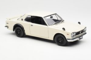 Nissan Skyline 2000 GT-R KPGC110 Vit Kyosho 1:18 08127W Metall — bild 6 av 8
