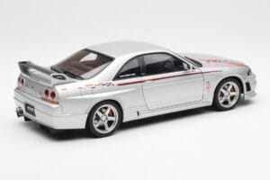 Nissan Skyline GT-R R33 R-Tune Silver AUTOart 1:18 77326 Metall — bild 3 av 8