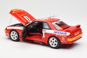 Nissan Skyline GT-R R32 #1 J. Richards / M. Skaife Bathurst 1000 Winner 1992 AUTOart 1:18 89279 Metall — bild 5 av 8