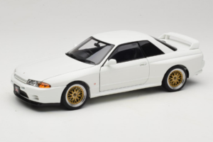 Nissan Skyline GT-R R32 V-Spec II Tuned Crystal White AUTOart 1:18 77416 Metall