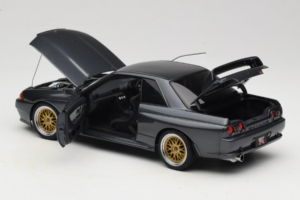 Nissan Skyline GT-R R32 V-Spec II Tuned Gun Grey Metallic AUTOart 1:18 77417 Metall — bild 5 av 8