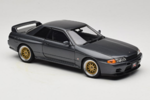 Nissan Skyline GT-R R32 V-Spec II Tuned Gun Grey Metallic AUTOart 1:18 77417 Metall — bild 6 av 8
