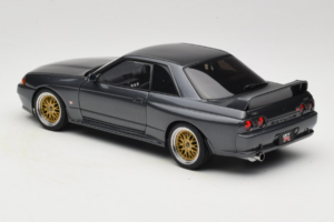 Nissan Skyline GT-R R32 V-Spec II Tuned Gun Grey Metallic AUTOart 1:18 77417 Metall — bild 7 av 8