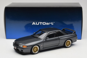 Nissan Skyline GT-R R32 V-Spec II Tuned Gun Grey Metallic AUTOart 1:18 77417 Metall — bild 8 av 8