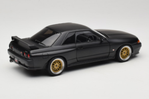 Nissan Skyline GT-R R32 V-Spec II Tuned Version Matt Black AUTOart 1:18 77418 Metall — bild 3 av 8