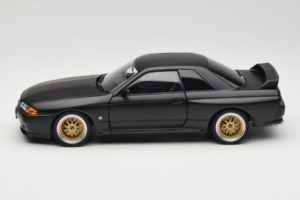 Nissan Skyline GT-R R32 V-Spec II Tuned Version Matt Black AUTOart 1:18 77418 Metall — bild 4 av 8