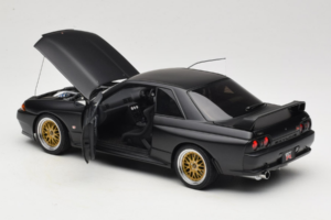 Nissan Skyline GT-R R32 V-Spec II Tuned Version Matt Black AUTOart 1:18 77418 Metall — bild 5 av 8