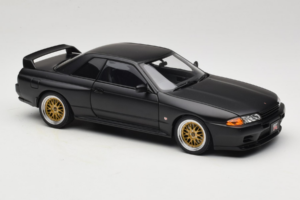 Nissan Skyline GT-R R32 V-Spec II Tuned Version Matt Black AUTOart 1:18 77418 Metall — bild 6 av 8