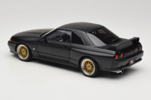 Nissan Skyline GT-R R32 V-Spec II Tuned Version Matt Black AUTOart 1:18 77418 Metall — bild 7 av 8