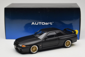 Nissan Skyline GT-R R32 V-Spec II Tuned Version Matt Black AUTOart 1:18 77418 Metall — bild 8 av 8