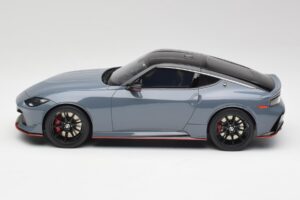 Nissan Z RZ34 NISMO Stealth Grå GT Spirit 1:18 GT484 Resin — bild 3 av 6