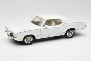 Oldsmobile Cutlass SX Vit ERTL 1:18 33775 Metall